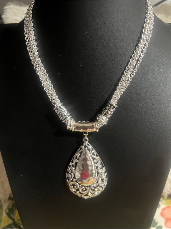 Jewelry - Silver Tone Teardrop Pendant Necklace - Silver